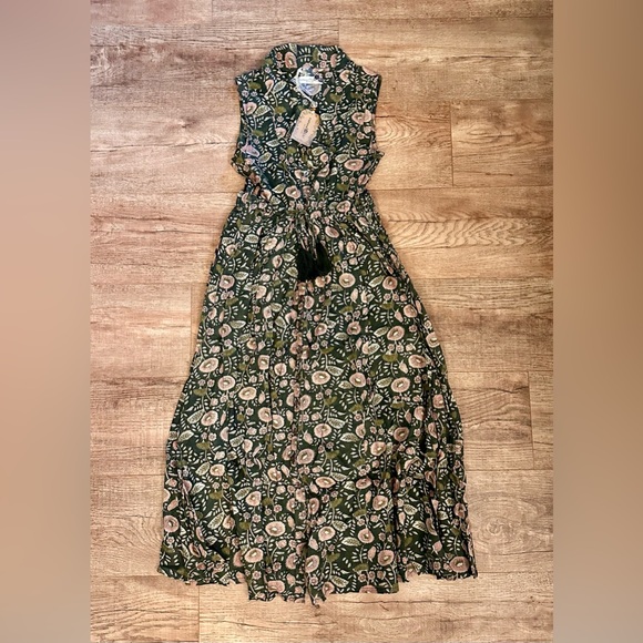 NATURAL LIFE Dresses & Skirts - NATURAL LIFE Green Floral Midi Dress